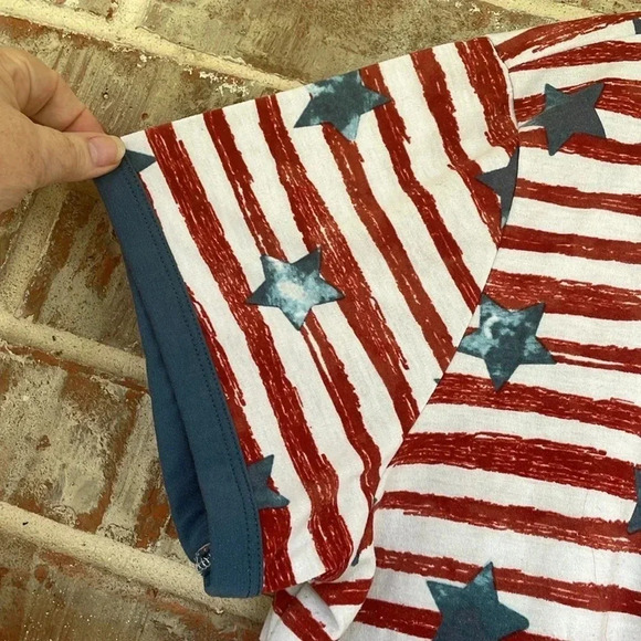 LuLaRoe Red White Blue Stars and Stripes Short Sleeved T-shirt - Picture 3 of 8